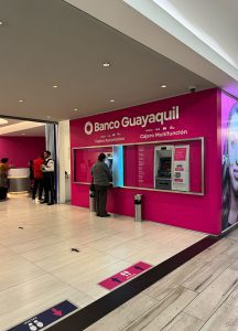 banco-guayaquil-malleljardin-1-216x300